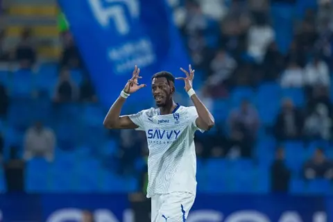 رسميًا.. محمد كنو يجدد عقده مع الهلال